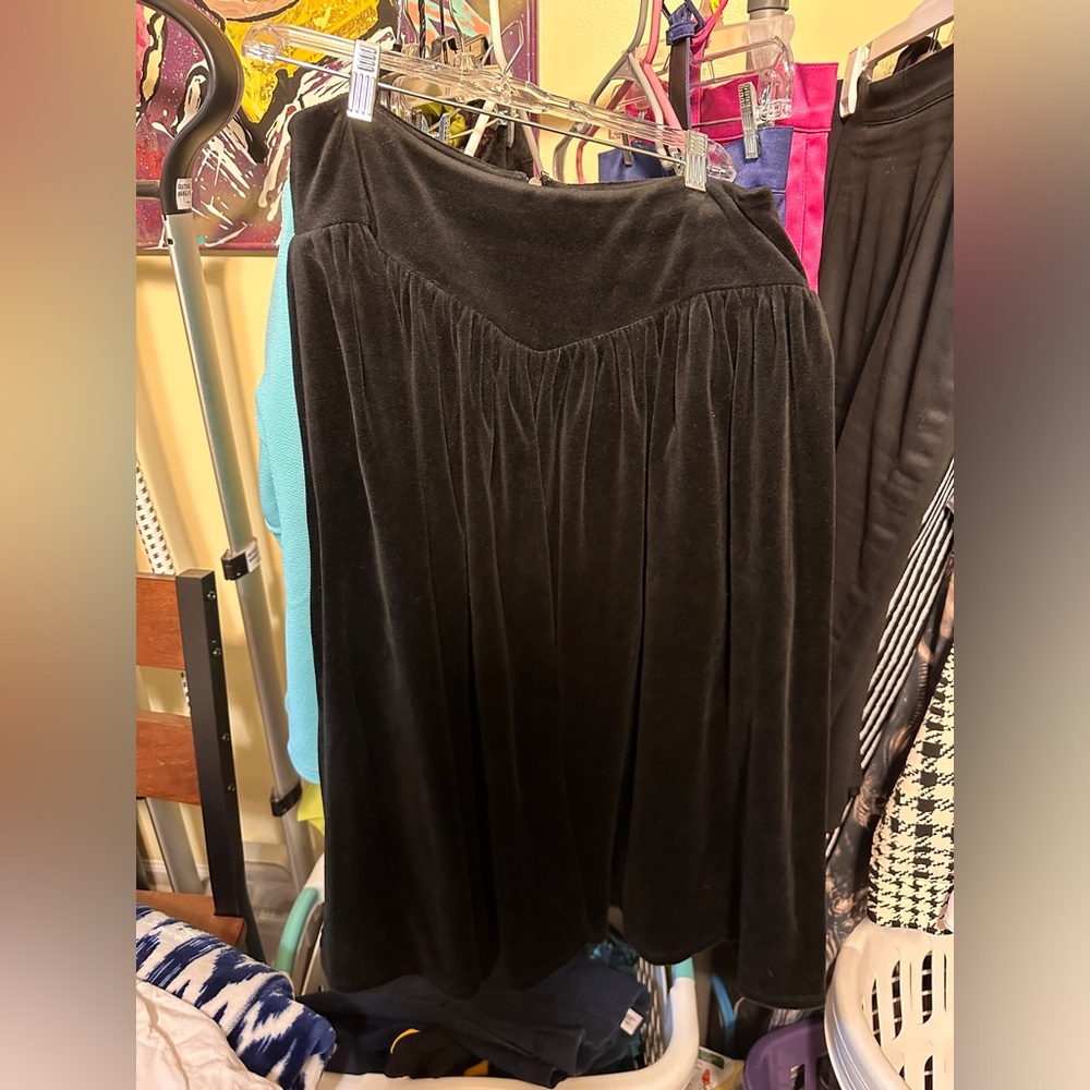 La Femme en Noir Katrina skirt in black